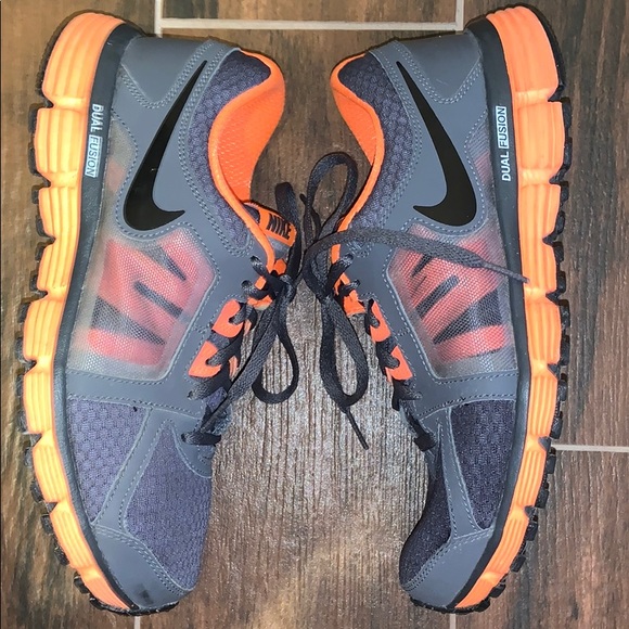 Nike dual fusion youth 6.5 sneakers worn once - Picture 2 of 5